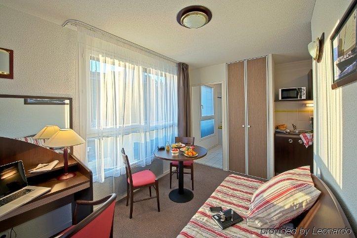 Comfort Suites Le-Port-Marly Paris Ouest Le Port-Marly Room photo