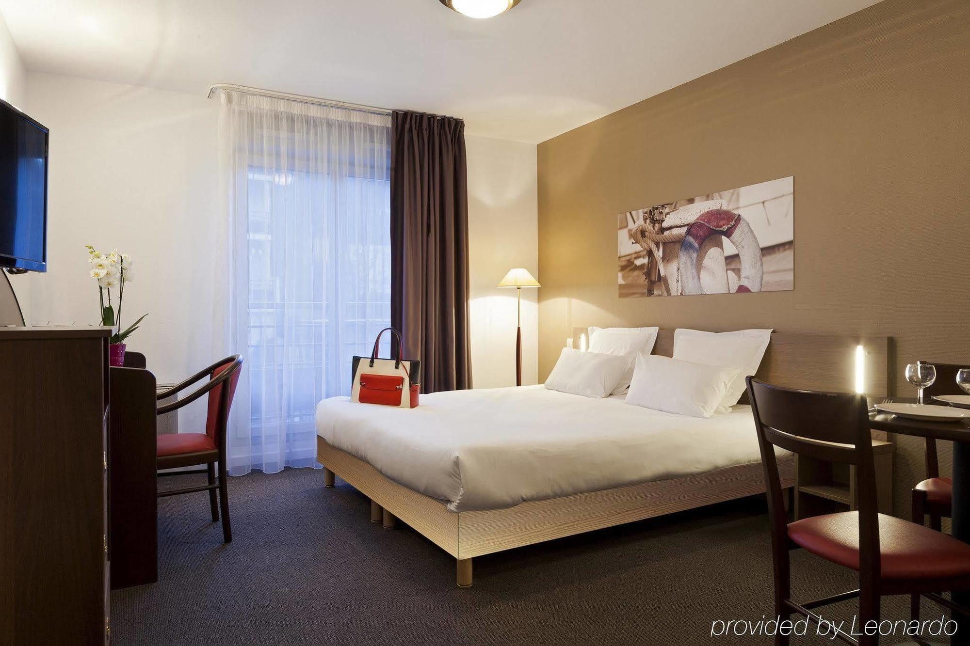 Comfort Suites Le-Port-Marly Paris Ouest Le Port-Marly Exterior photo