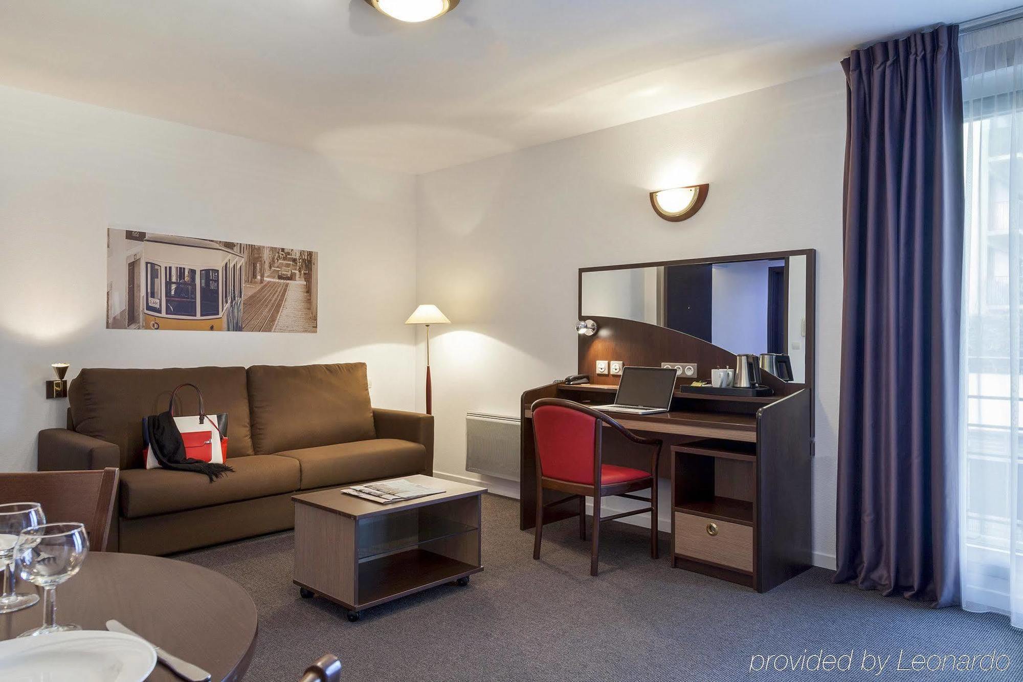 Comfort Suites Le-Port-Marly Paris Ouest Le Port-Marly Exterior photo