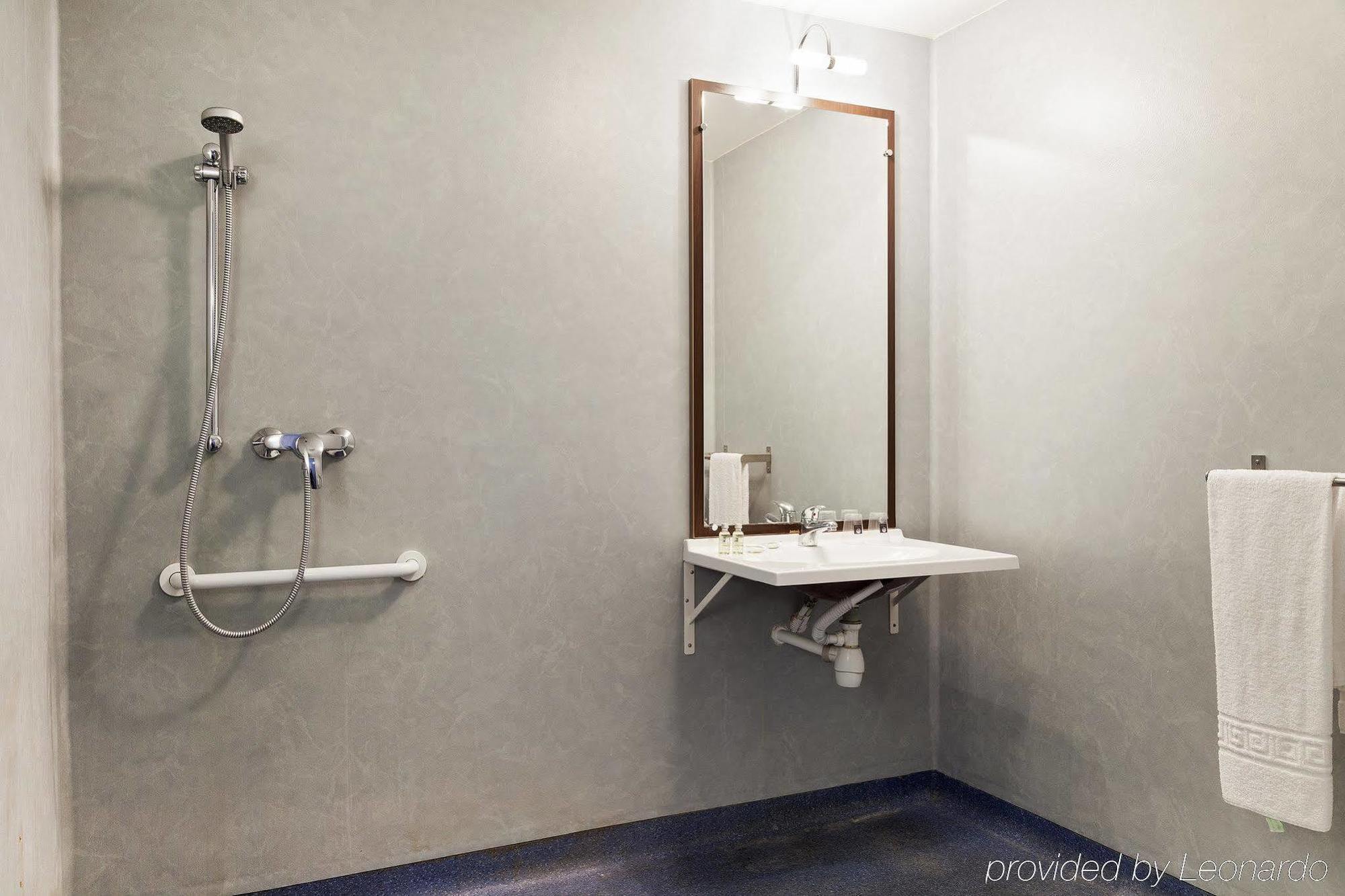 Comfort Suites Le-Port-Marly Paris Ouest Le Port-Marly Exterior photo
