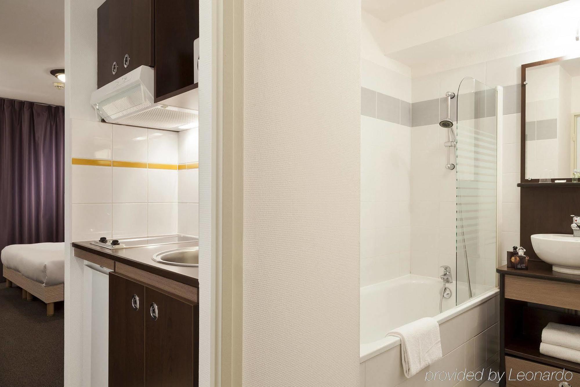 Comfort Suites Le-Port-Marly Paris Ouest Le Port-Marly Exterior photo