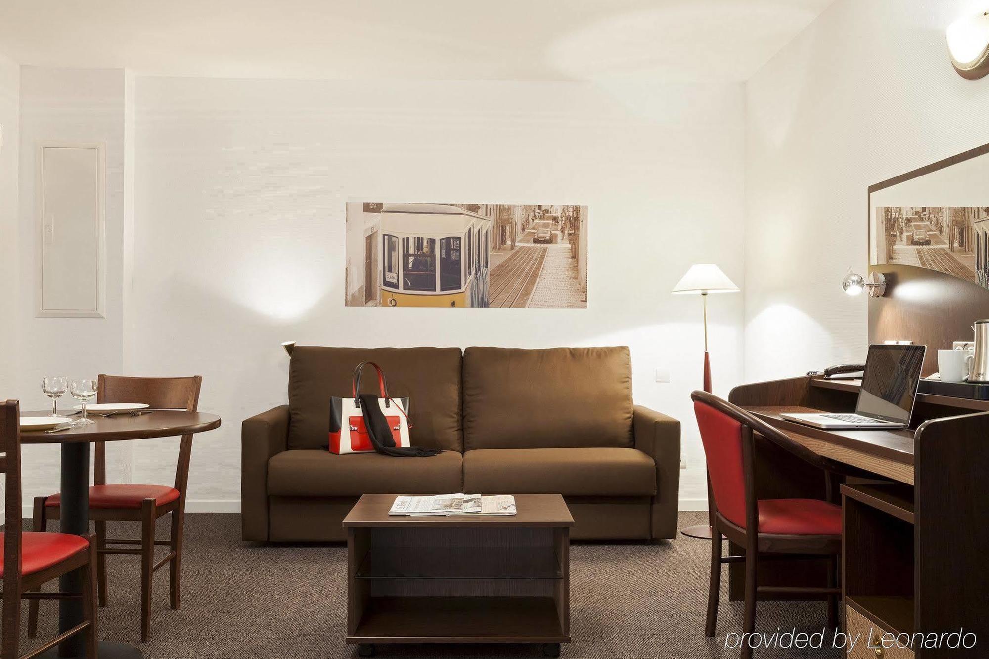 Comfort Suites Le-Port-Marly Paris Ouest Le Port-Marly Exterior photo