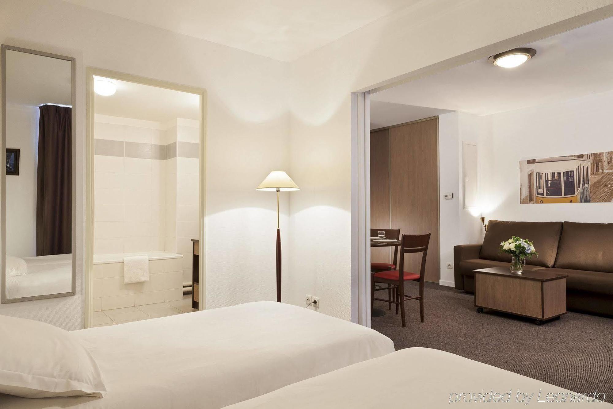 Comfort Suites Le-Port-Marly Paris Ouest Le Port-Marly Exterior photo