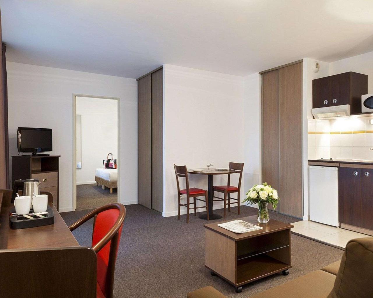 Comfort Suites Le-Port-Marly Paris Ouest Le Port-Marly Exterior photo