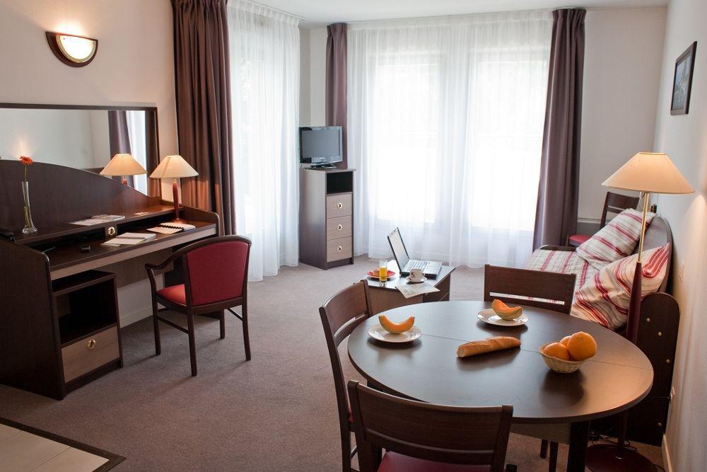 Comfort Suites Le-Port-Marly Paris Ouest Le Port-Marly Exterior photo