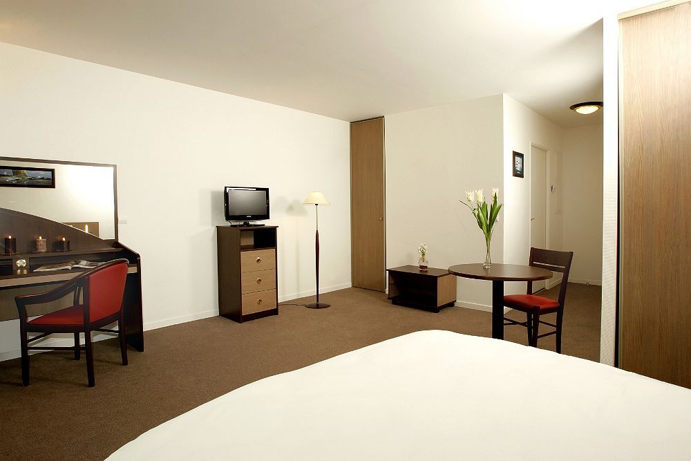 Comfort Suites Le-Port-Marly Paris Ouest Le Port-Marly Exterior photo